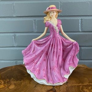 Royal Doulton Elizabeth, figure of the year 2014, signed